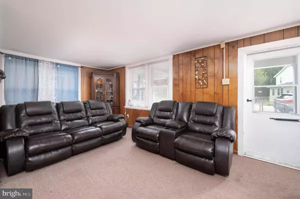 18 S SMITH AVE, Penns Grove, NJ 08069