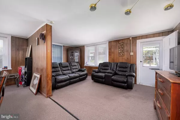 18 S SMITH AVE, Penns Grove, NJ 08069