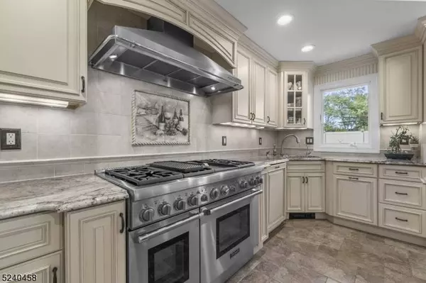 1 Sturwood Dr, Hillsborough Twp., NJ 08844