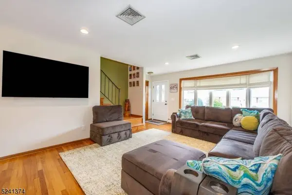 212 Starmond Ave, Clifton City, NJ 07013