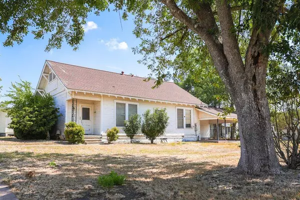 704 Kessler AVE, Schulenburg, TX 78956