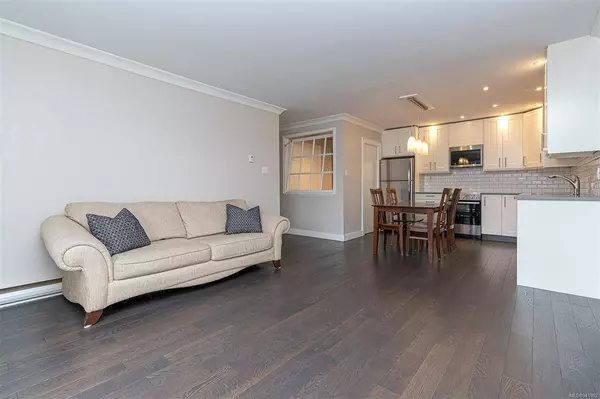 1525 Hillside Ave #305, Victoria, BC V8T 2C1