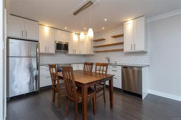 1525 Hillside Ave #305, Victoria, BC V8T 2C1