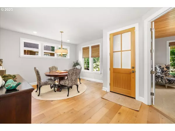 4688 UPPER DR, Lake Oswego, OR 97035