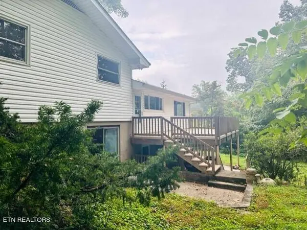 834 W Outer DR, Oak Ridge, TN 37830