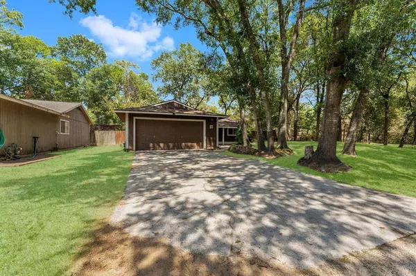 9 Woodchuck LN, The Woodlands, TX 77380