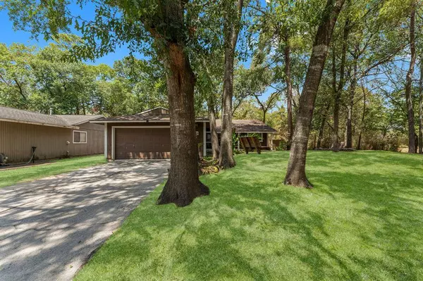 9 Woodchuck LN, The Woodlands, TX 77380