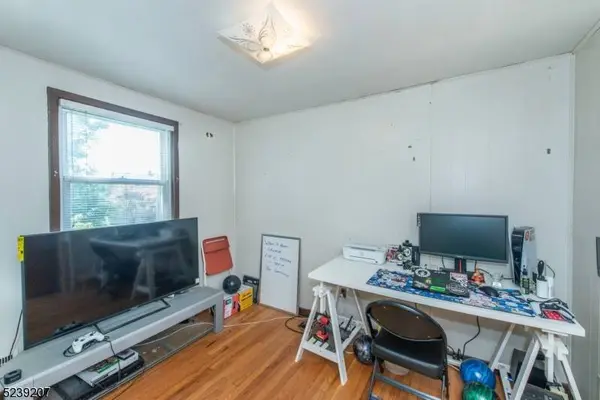 228 Bennington Ct, Clifton City, NJ 07013