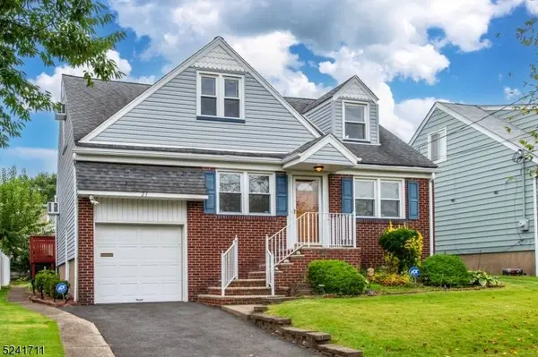 21 Lockwood Dr, Clifton City, NJ 07013