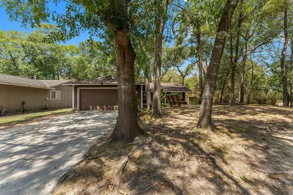 9 Woodchuck LN, The Woodlands, TX 77380