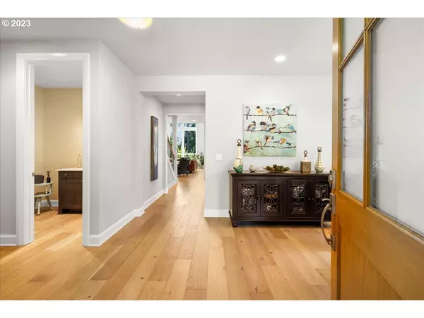 4688 UPPER DR, Lake Oswego, OR 97035