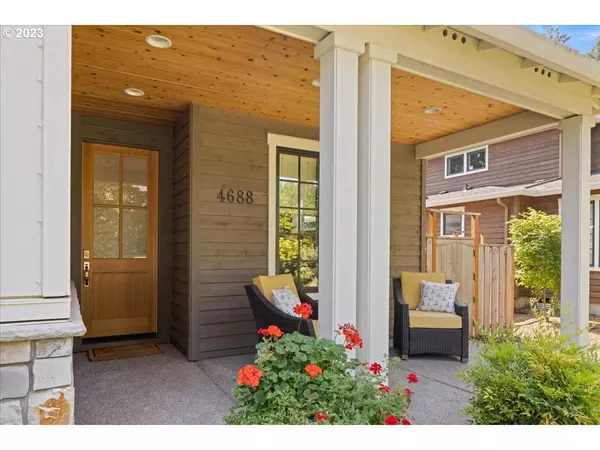 4688 UPPER DR, Lake Oswego, OR 97035