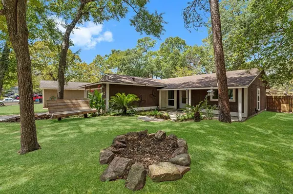 9 Woodchuck LN, The Woodlands, TX 77380