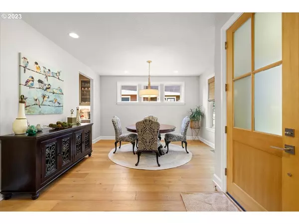 4688 UPPER DR, Lake Oswego, OR 97035