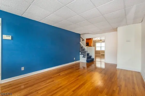 21 Lockwood Dr, Clifton City, NJ 07013