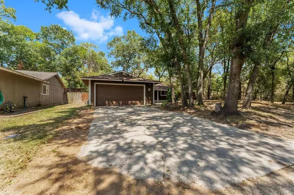 9 Woodchuck LN, The Woodlands, TX 77380