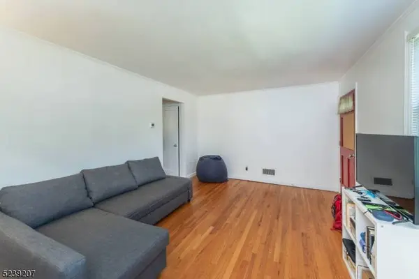 228 Bennington Ct, Clifton City, NJ 07013