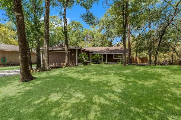 9 Woodchuck LN, The Woodlands, TX 77380