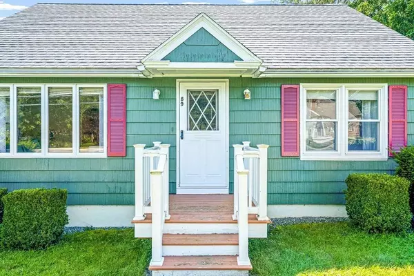 89 Loon Hill Rd, Dracut, MA 01826