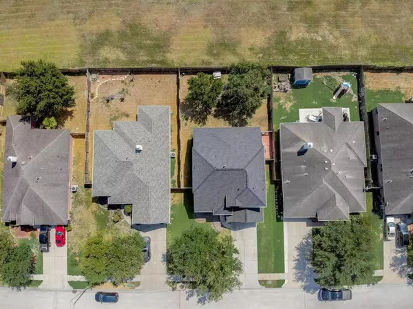 6511 Canyon Mist LN, Dickinson, TX 77539