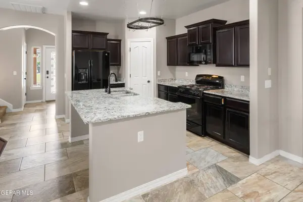 2057A Howard Jones, El Paso, TX 79938