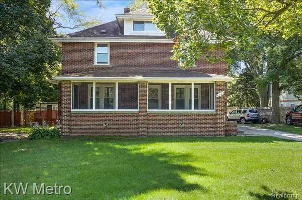 1331 SOUTH Boulevard W, Troy, MI 48098