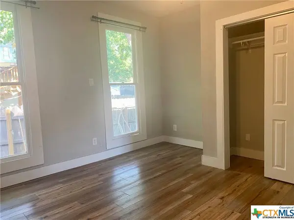 1261 W San Antonio ST, San Marcos, TX 78666