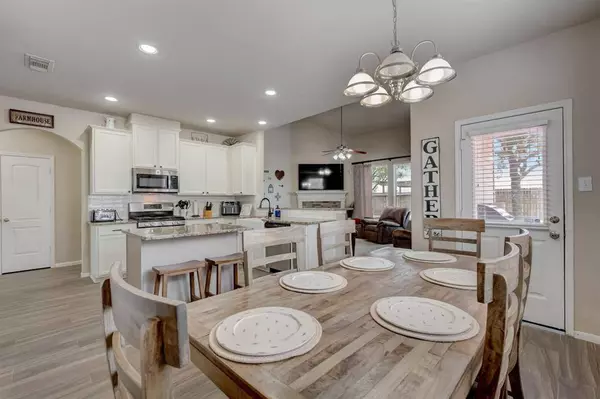 6511 Canyon Mist LN, Dickinson, TX 77539