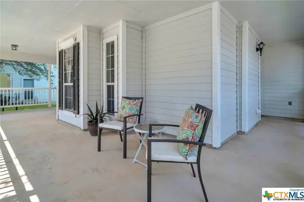 104 Whitewing WAY, Floresville, TX 78114