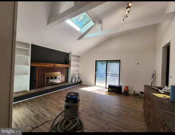 15 HENDERSON HILL RD, Newark, DE 19711