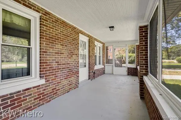 1331 SOUTH Boulevard W, Troy, MI 48098