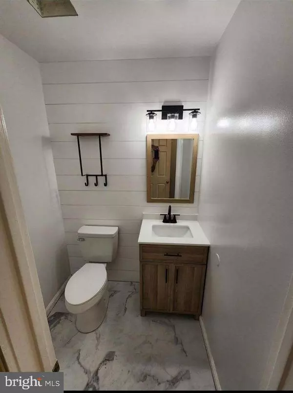 15 HENDERSON HILL RD, Newark, DE 19711