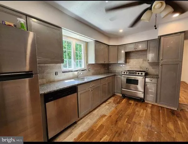 15 HENDERSON HILL RD, Newark, DE 19711