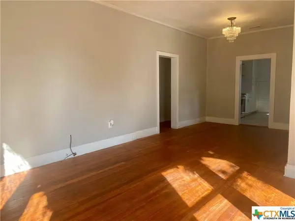 1261 W San Antonio ST, San Marcos, TX 78666