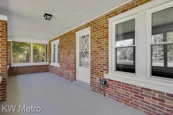 1331 SOUTH Boulevard W, Troy, MI 48098