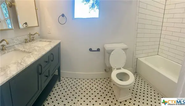 1261 W San Antonio ST, San Marcos, TX 78666