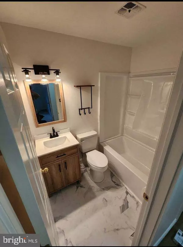 15 HENDERSON HILL RD, Newark, DE 19711