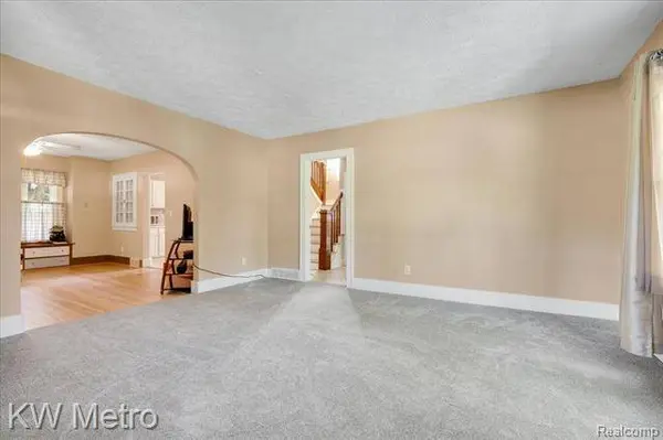 1331 SOUTH Boulevard W, Troy, MI 48098