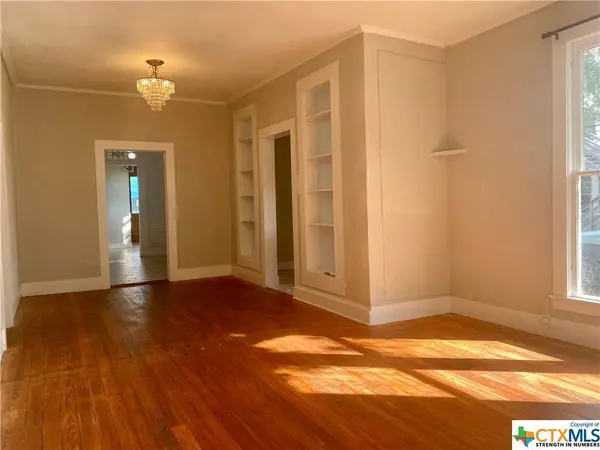 1261 W San Antonio ST, San Marcos, TX 78666