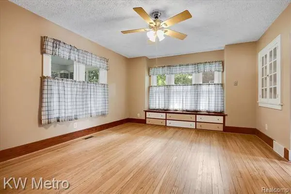 1331 SOUTH Boulevard W, Troy, MI 48098