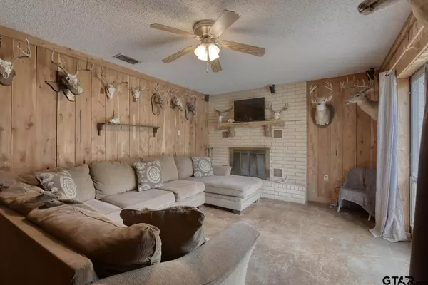 305 CR 4110, Jacksonville, TX 75766