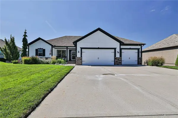 4129 S Eagle Point CT, Blue Springs, MO 64015