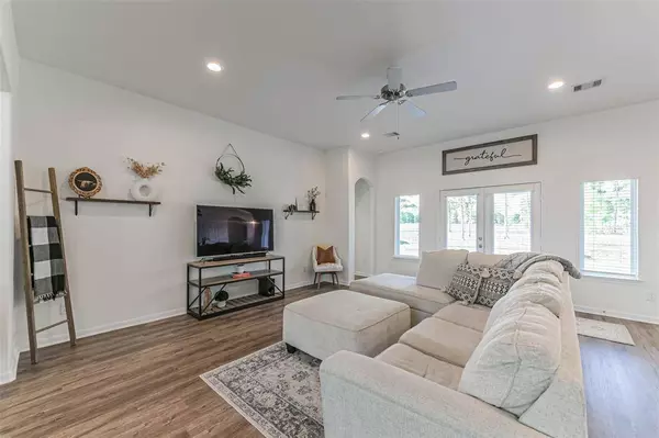 6126 Hazel Lake Dr, Conroe, TX 77303