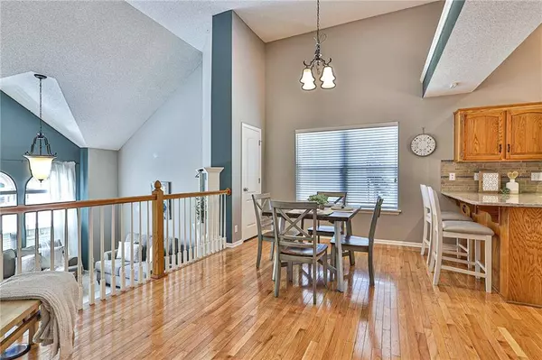 1304 NW 75 ST, Kansas City, MO 64118