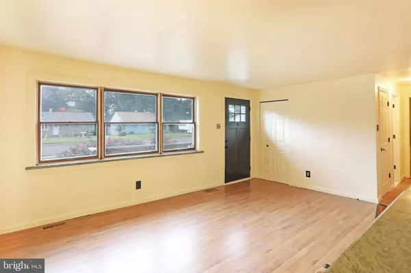 54 E CLAYTON AVE, Clayton, NJ 08312