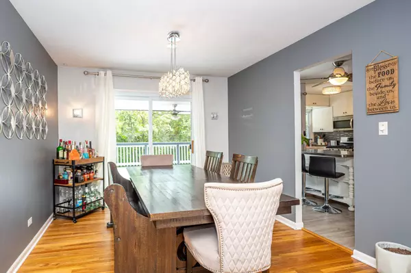 21W205 Ahlstrand RD, Lombard, IL 60148