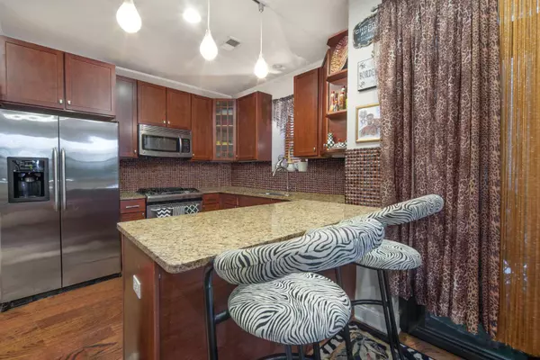 4053 S Michigan Avenue #1S, Chicago, IL 60653