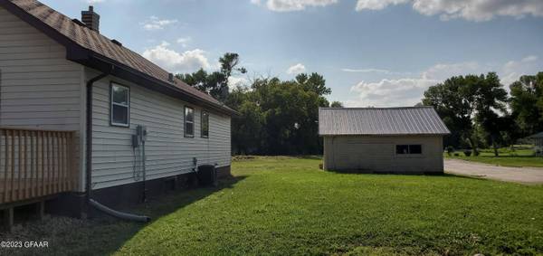 1221 3RD Avenue NW, Devils Lake, ND 58301