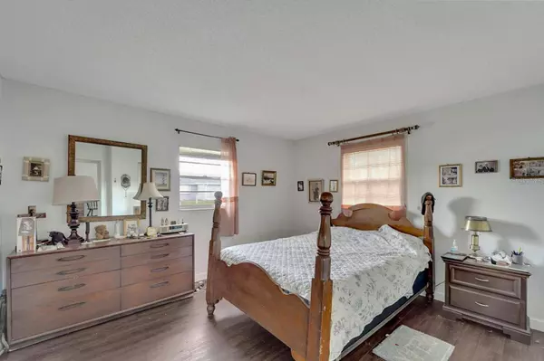 1215 W DEL WEBB BLVD, Sun City Center, FL 33573