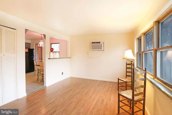 54 E CLAYTON AVE, Clayton, NJ 08312